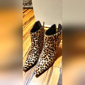 Vaneli Leather cheetah print booties size 8